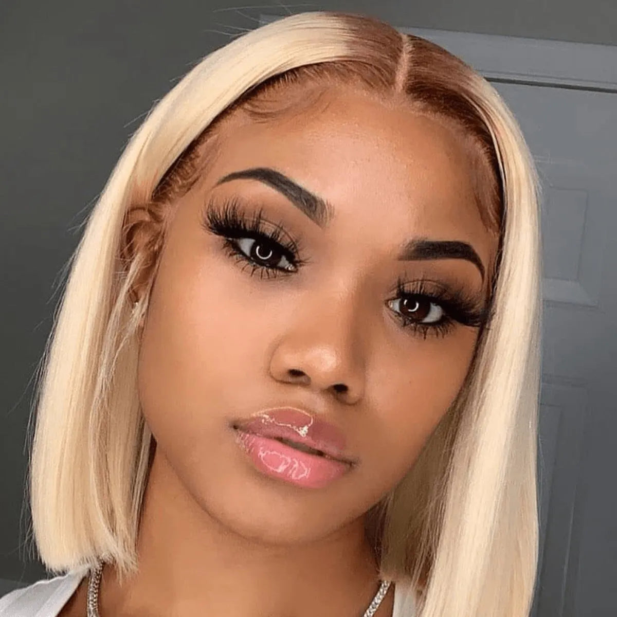 House of Extensions T4/613 Bob Lace Wig